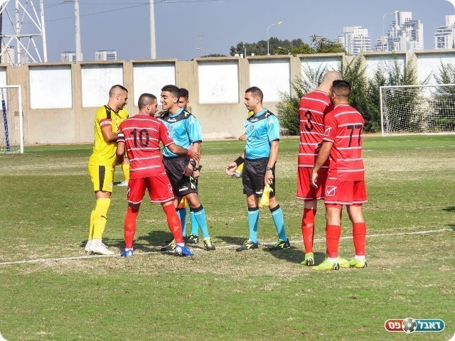 הקפטנים מתעמתים (אוריאן נגאוקר)